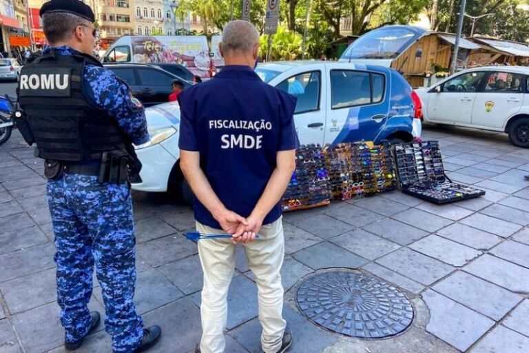 Mais de 300 óculos falsificados vendidos por camelos são apreendidos