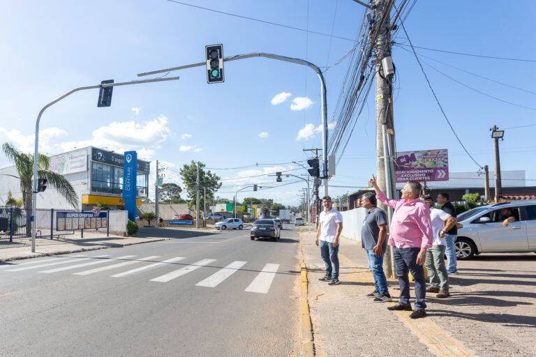 Cruzamentos movimentados ganham semáforos em Canoas