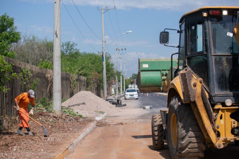 EM CANOAS | Quase 50 toneladas de lixo já foram jogados na nova Rua Curitiba