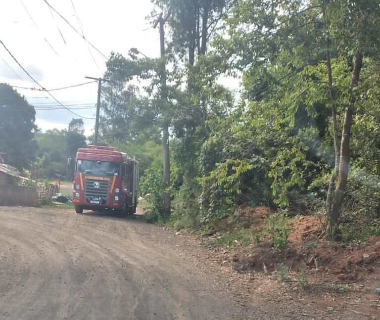 Bombeiros tentam combater incêndio há mais de 24 horas em Canoas