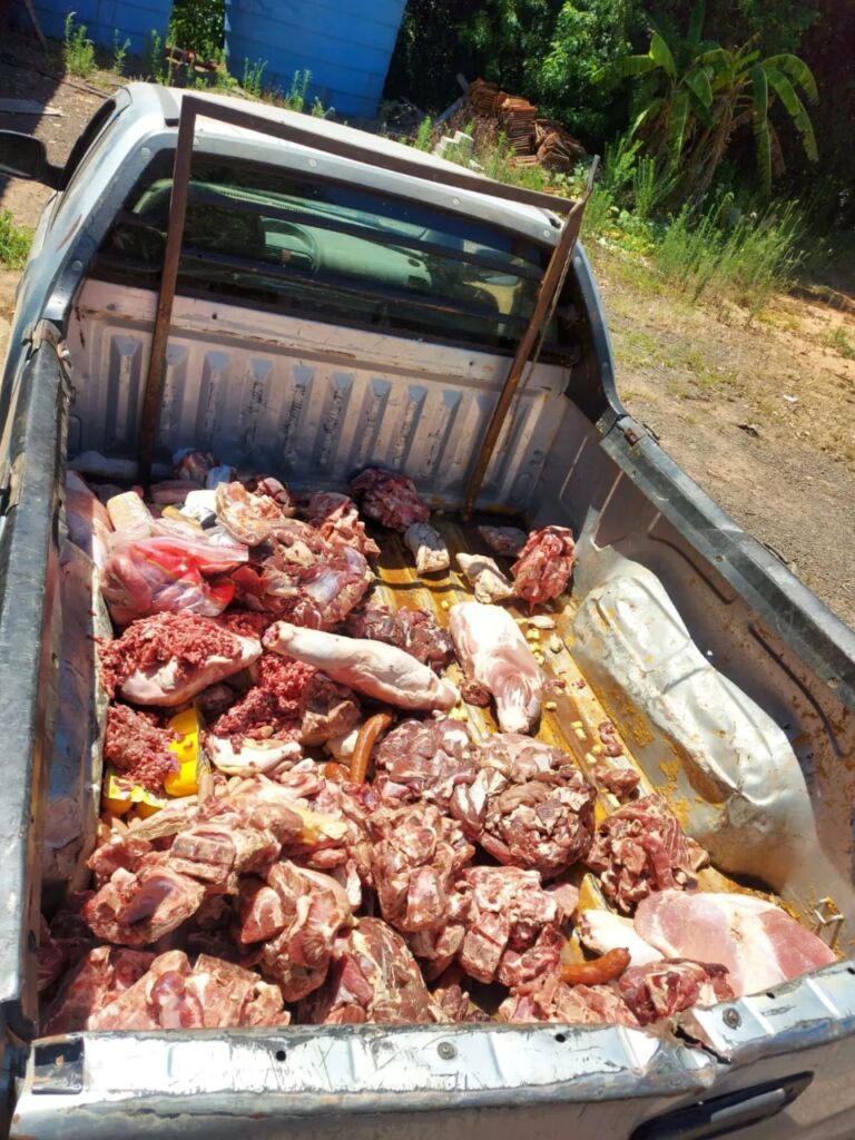 Homem é preso com mais de 300kg de carne clandestina e estragada