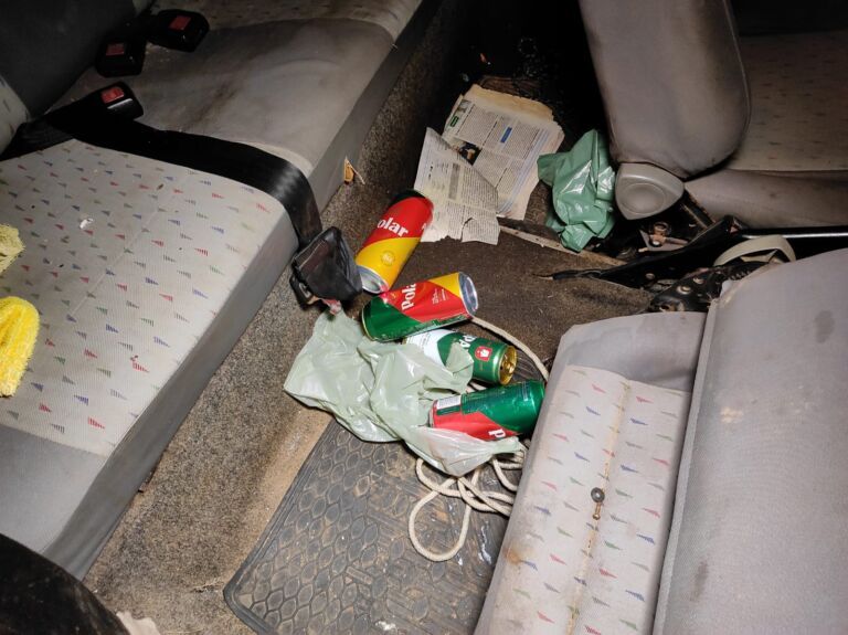 Idoso, com sinais de embriaguez, abandona carro após bater em dois veículos em Canoas