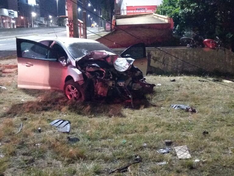 Jovem de 20 anos morre após ser arrastado por carro em Canoas