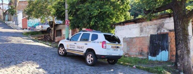 Homem é encontrado morto por populares