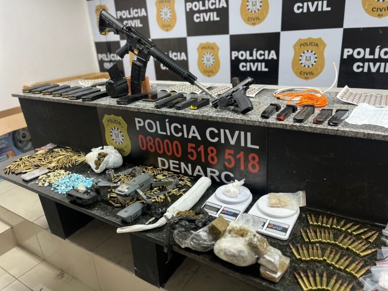 Polícia Civil encontra armamento de guerra em depósito de facção