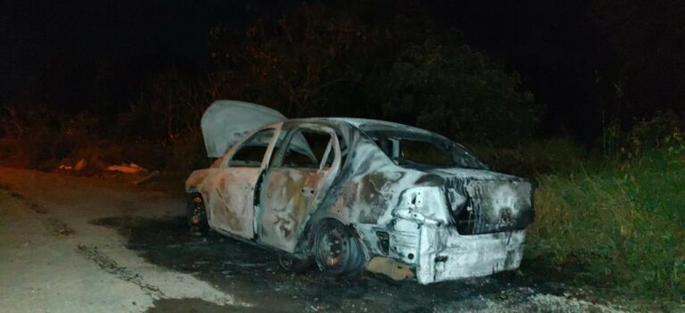 Criminosos colocam fogo em carro após usar ele em homicídio