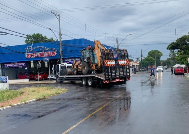 Caminhão se enrosca em fios e deixa moradores sem luz em Canoas
