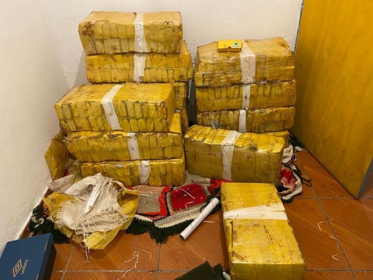 Polícia descobre depósito de facção perto de hospital em Canoas e prende três traficantes