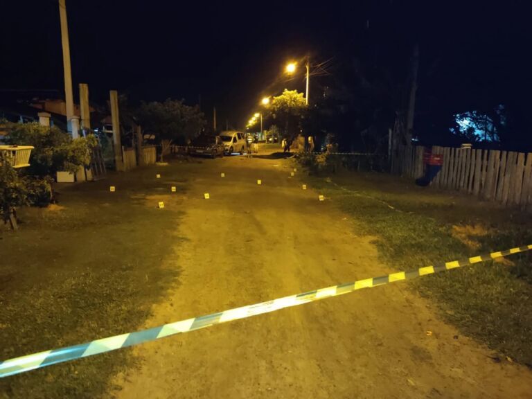Pai e filho são mortos a tiros por criminosos