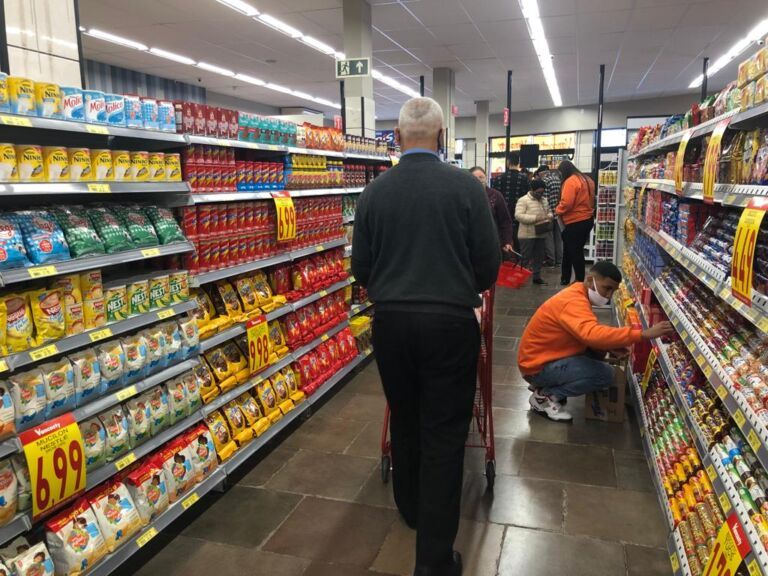 Supermercado do Guajuviras, em Canoas, está contratando