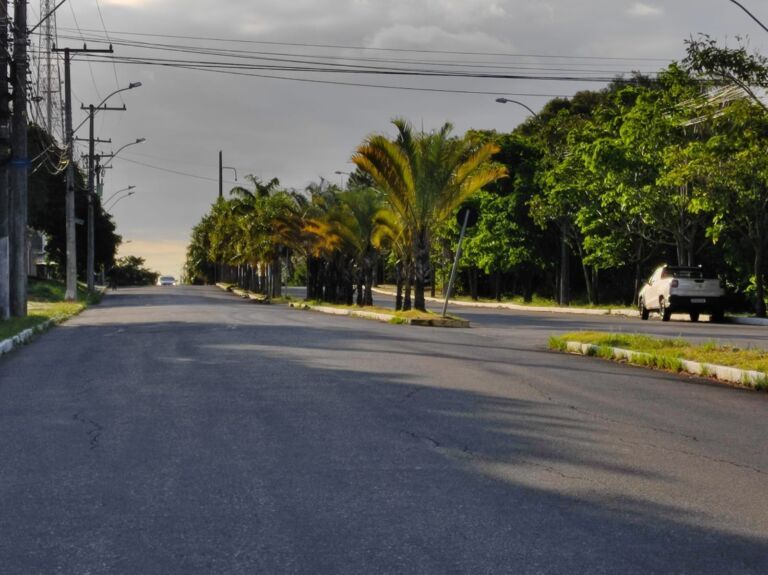 Armados, criminosos assaltam pedestres em avenida de Canoas