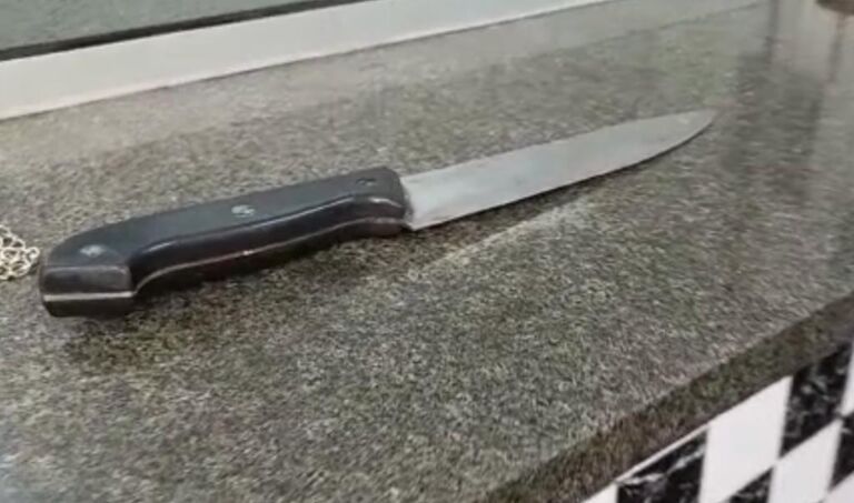 Assaltante é preso andando com faca pelas ruas de Sapucaia do Sul