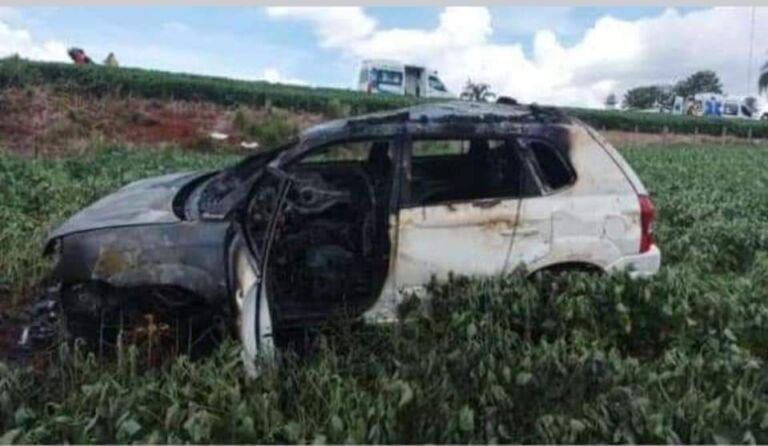 Cantor de Canoas sofre grave acidente de trânsito; Veículo capotou e pegou fogo