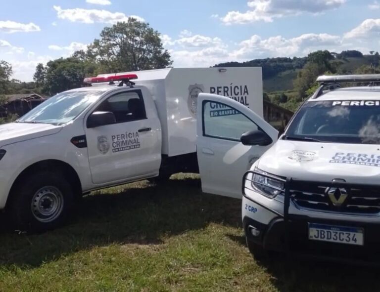 Homem morre eletrocutado consertando luz