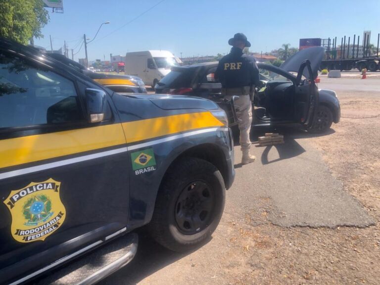 Polícia prende mulher que transportava crack para traficantes