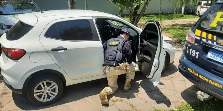 Polícia prende casal com carro roubado e drogas