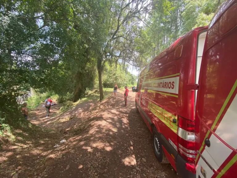 Corpo de homem é encontrado em rio