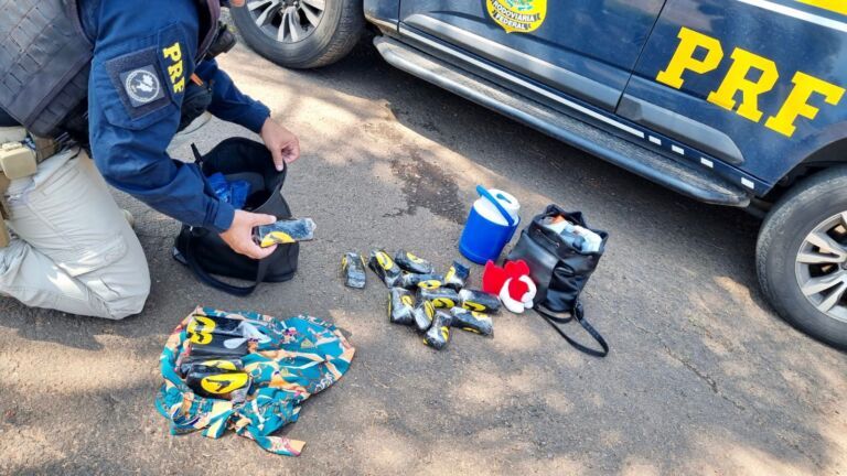 Mulher é presa vendendo cocaína com filho de um ano