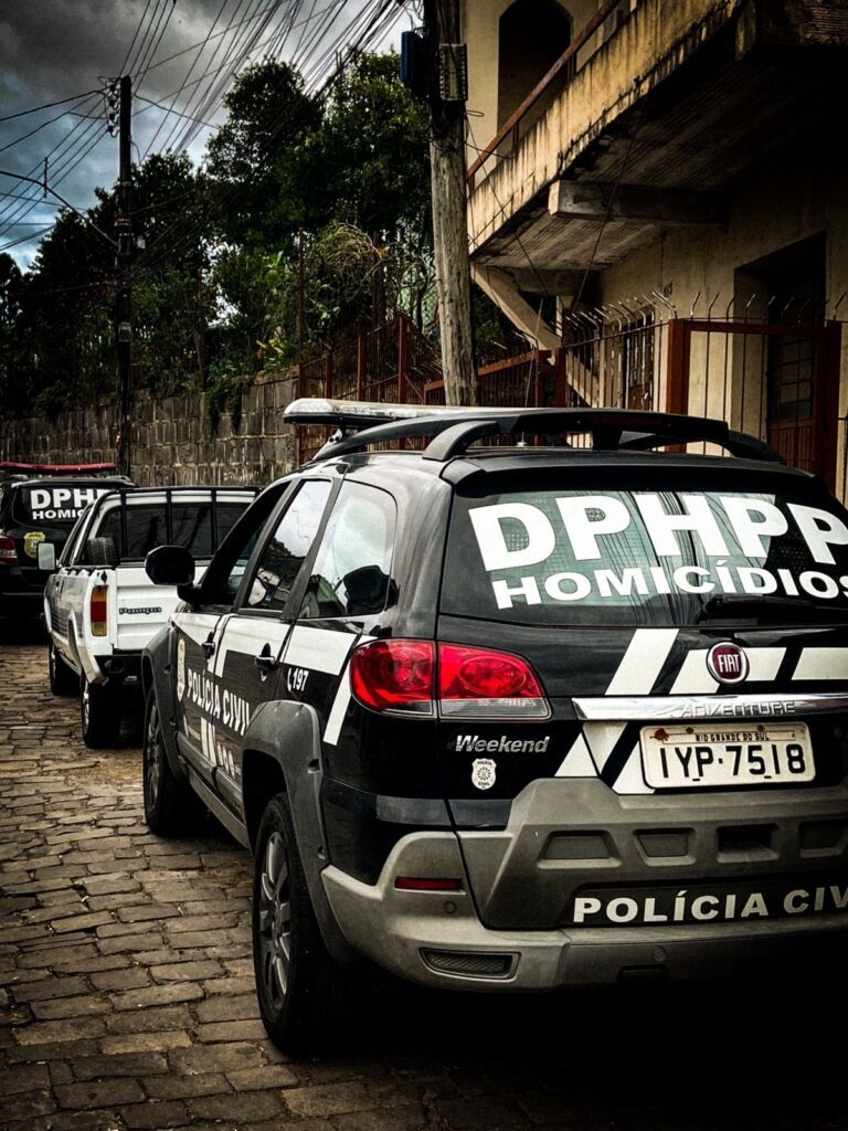 Homem é esfaqueado até a morte por três criminosos