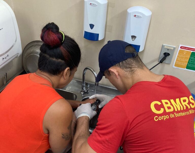 Bombeiros “cortam” anel de mulher durante atendimento