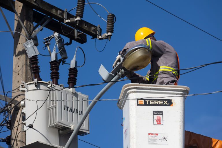 Mais de 400 pontos de iluminação já foram recuperados em Canoas
