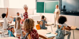 Peso das mochilas exige atenção na volta às aulas