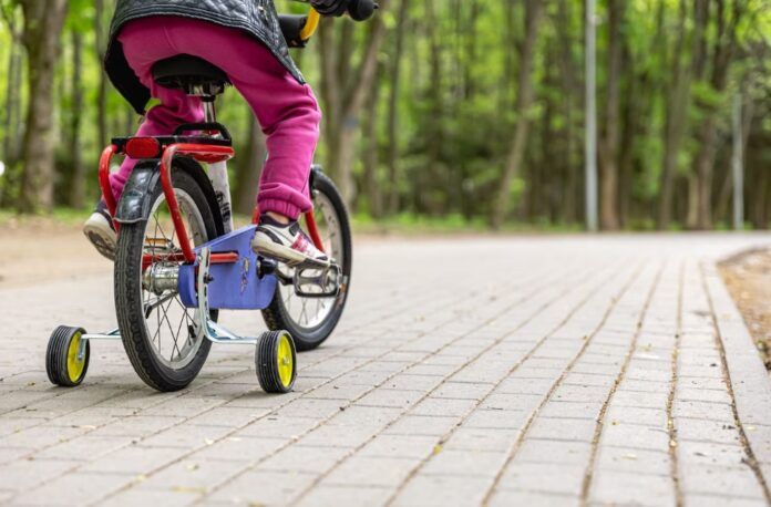 Andar de bicicleta ajuda no desenvolvimento infantil, diz estudo