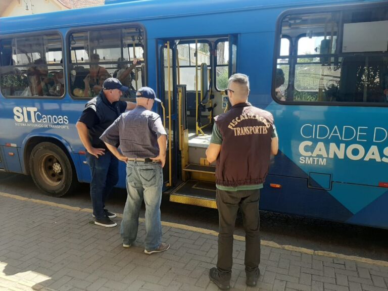Mais de 30 ônibus da Sogal são alvo de fiscalização em Canoas