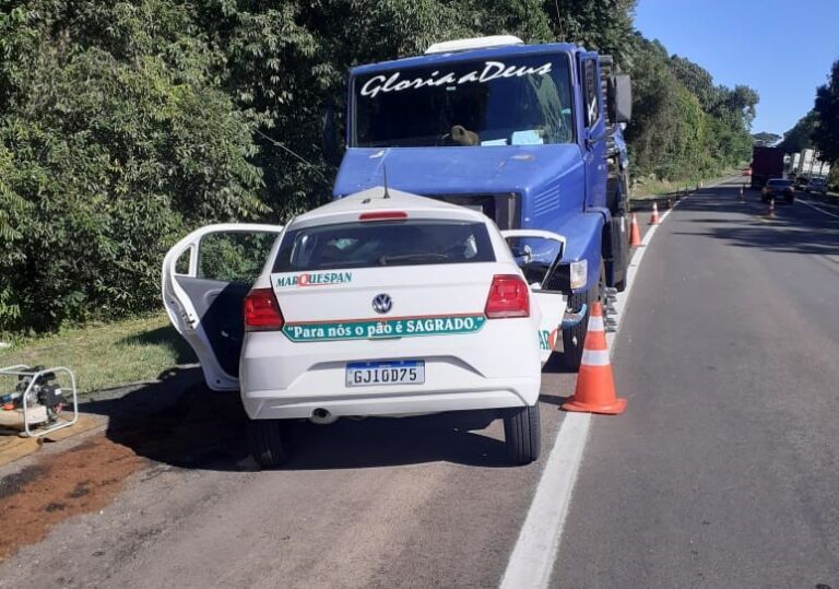 Grave acidente entre carro e caminhão mata motorista na BR-386