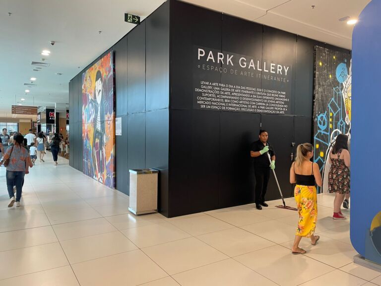 Loja de instrumentos musicais fecha loja em shopping de Canoas e demite funcionários