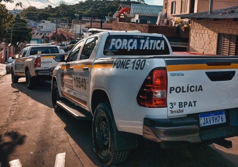 Após briga, homem é morto por dois colegas