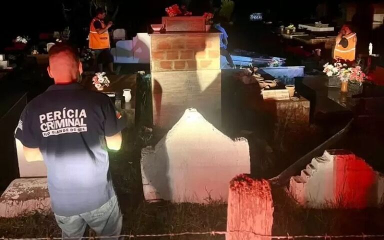 Homem é encontrado morto ao lado de cova aberta