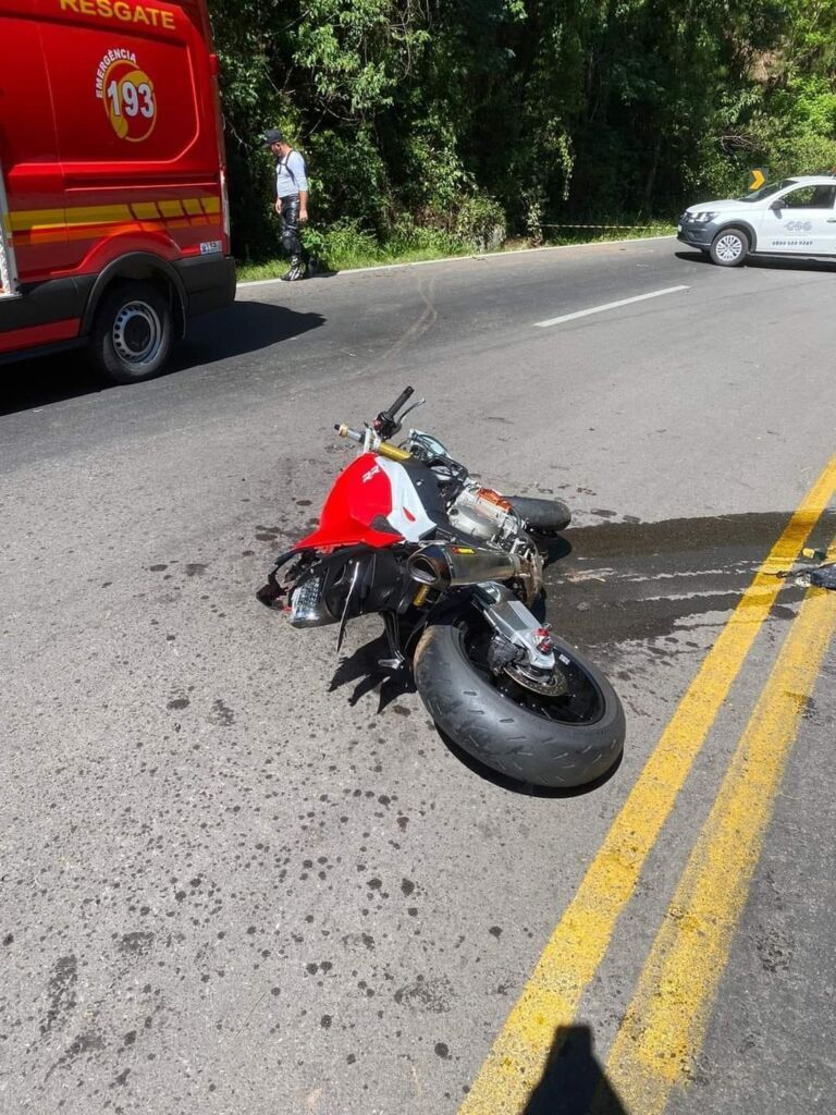 Homem morre em acidente envolvendo três motos