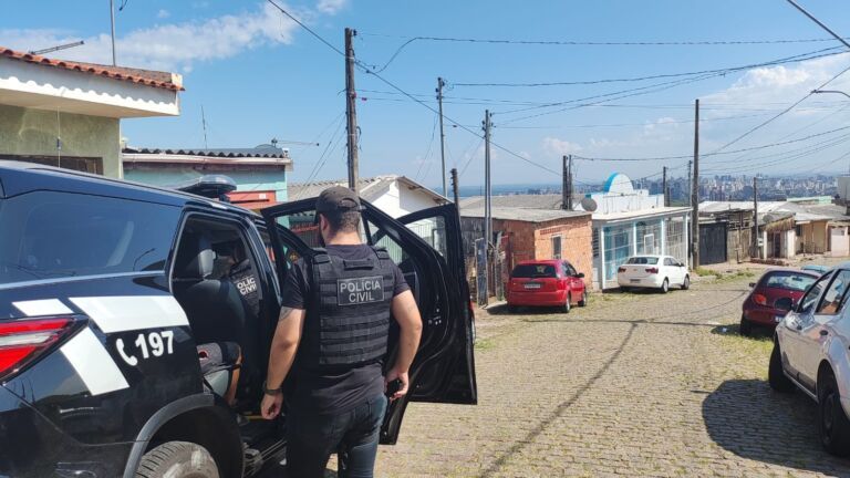 Homem é morto com várias facadas