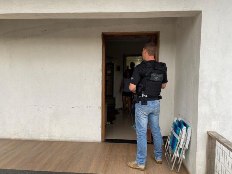 Homem é preso por tentar matar a própria mãe