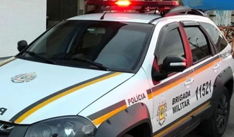 Mulher é morta a golpes de faca