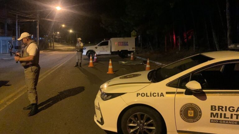 Morador de rua é atropleado enquanto caminhava