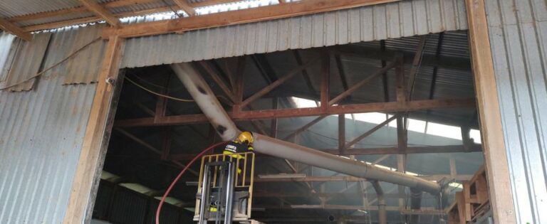Incêndio em madeireira assusta funcionários