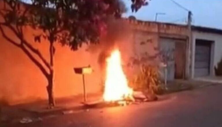 Mulher é queimada até a morte pelo ex-marido