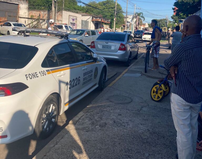 Homem é morto a tiros dentro de carro em Sapucaia do Sul