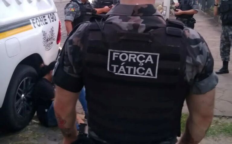 Homem mata vizinho a golpes de canivete