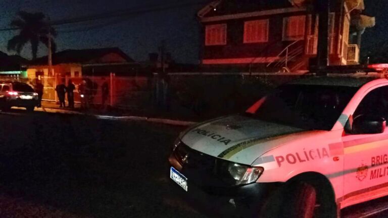 Identificado homem que morreu a tiros caminhando na rua em Canoas