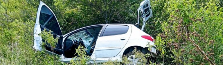 Mulher morre em colisão entre dois carros