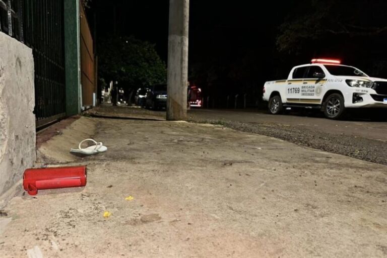 Jovem é morto a tiros em rua