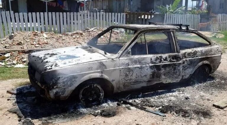 Homem é encontrado morto dentro de carro queimado