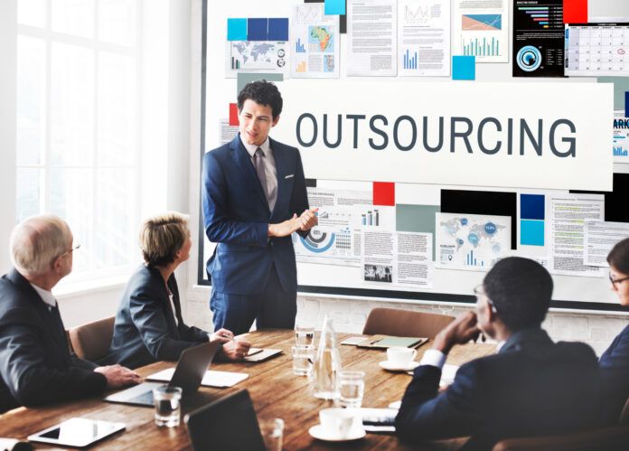 Outsourcing 2 opção para o desenvolvimento de softwares