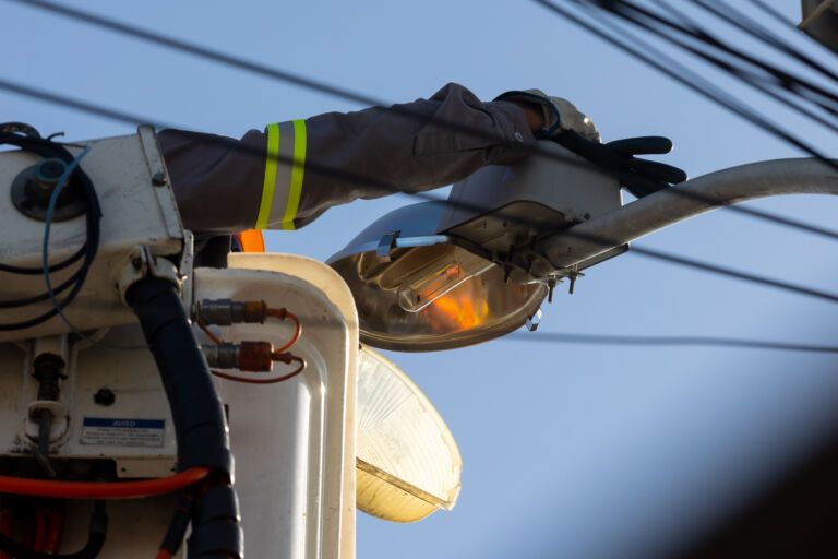 Prefeitura de Canoas instala 4.200 novas lâmpadas em postes da cidade