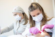 Tratamento com lentes de contato dentais exige cuidados