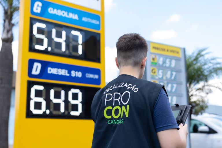 Procon fiscaliza postos de combustíveis em Canoas