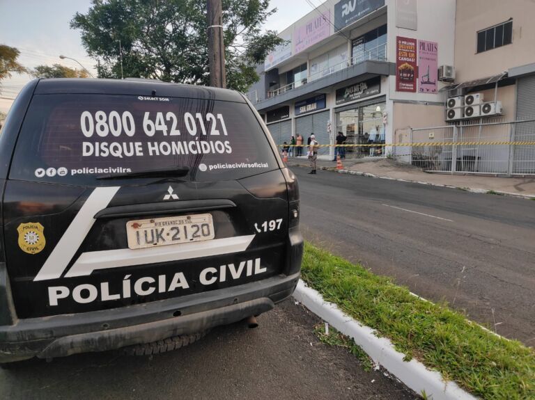 Criminosos invadem loja e matam homem a tiros em Canoas